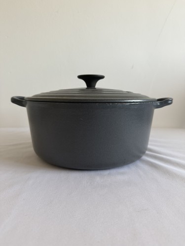 Creuset round cast iron - le,