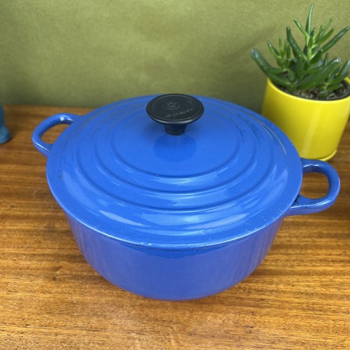 Creuset 20cm round - round, cast