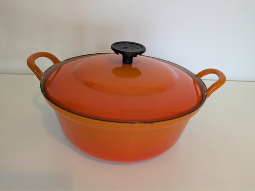 Vintage creuset enamel cast - le,