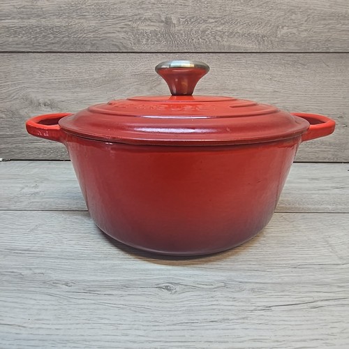 Creuset dutch oven - le,