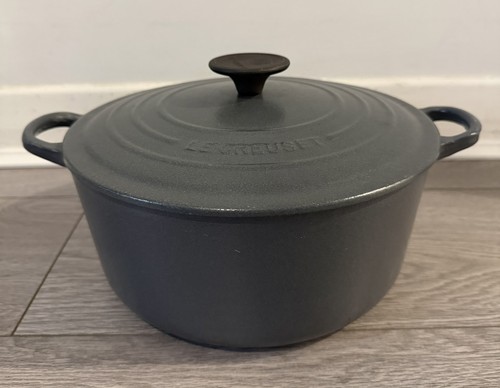 Creuset round cast - cast, iron