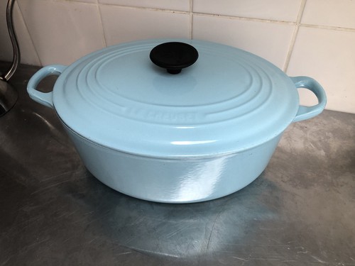 Creuset enameled cast - le, iron