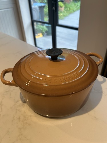 Creuset dutch oven - le,