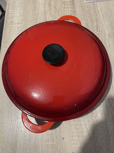 Creuset dutch oven - le,