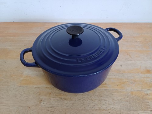 Rare navy blue creuset - blue,